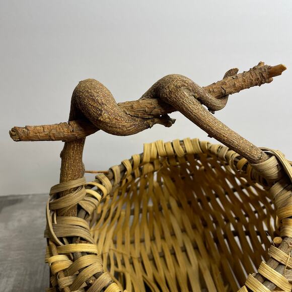 Vintage Buttocks Woven Basket Unique Natural Curly Branch Handle - Picture 5 of 10